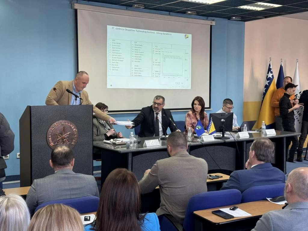 Tuzlanska županija: Uz pomoć dva zastupnika SDA, pala Vlada